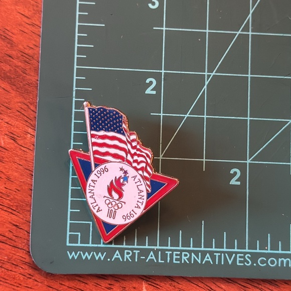 1996 Olympics pin Atlanta Georgia collectors brooch - Picture 2 of 4